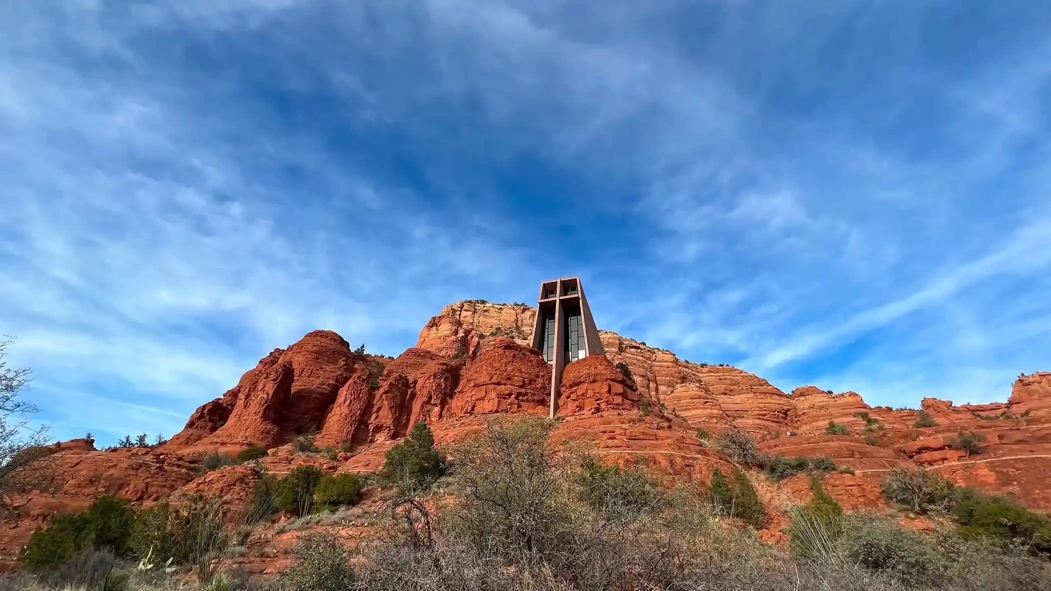 A brief description of the main areas of Sedona with pictures, to help make the most of your visit. (5 min. read) Aura-like clouds surround Chapel of the Holy Cross, Sedona, Arizona